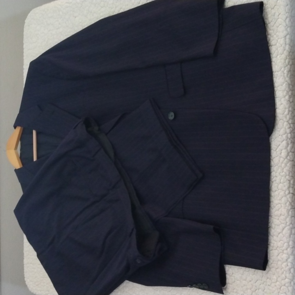 Hart Schaffner Marx Gold Trumpeter Navy Pinstripe Wool Suit  46R